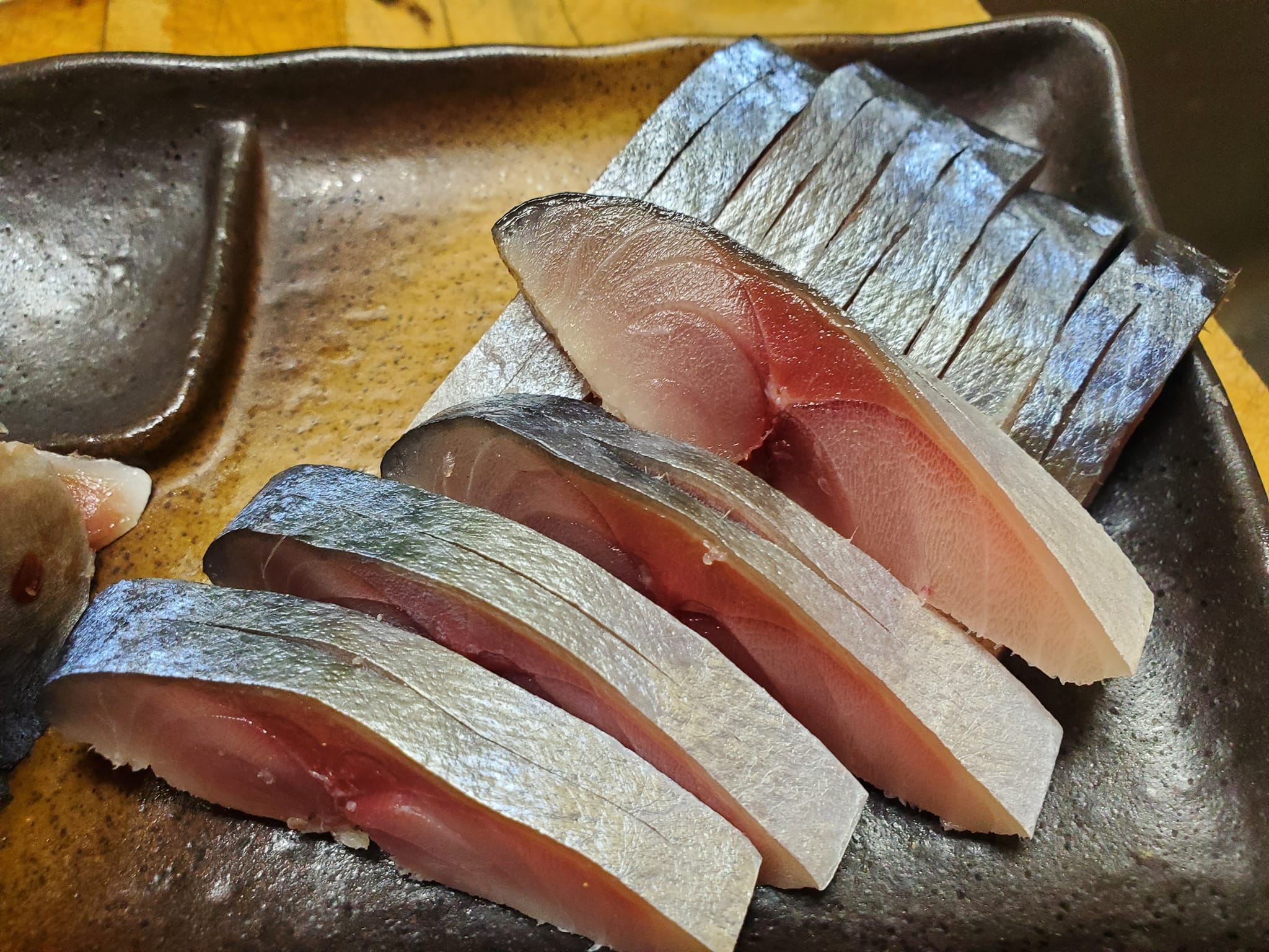 今日は寿司屋さんに負けない〆サバ上手く出来た刺身で食うと脂が強すぎる、私は虫は気にしません何故なら今まで一回も当たった事無い虫も消化してると思う